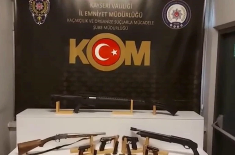 Kayseri’de silah ticareti yapan 2 şahıs yakalandı