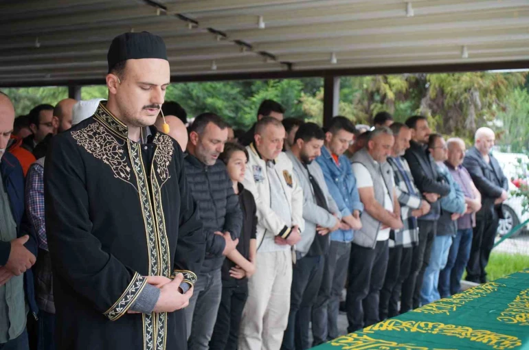 Kayseri’deki feci kazada hayatını kaybeden intern doktor Sakarya’da defnedildi