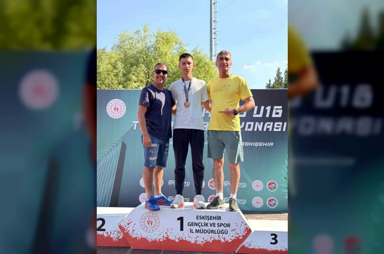 Kayserili Arda Uzağ, yüksek atlamada Türkiye Şampiyonu oldu
