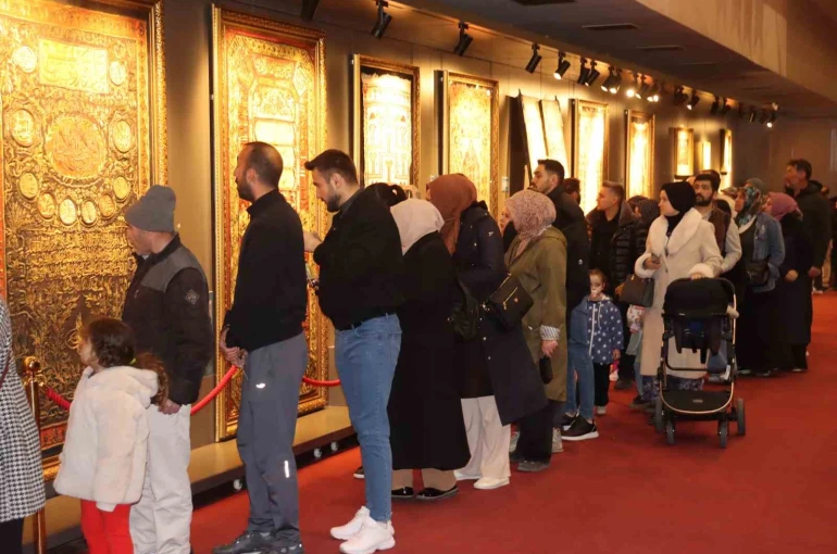 Kayserililer iftarın ardından ‘Kutsal Emanetler’e koştu