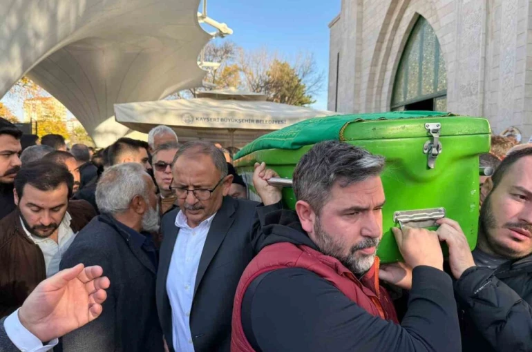Kayseri’nin tanınan siması Şeref Yaroğlu toprağa verildi