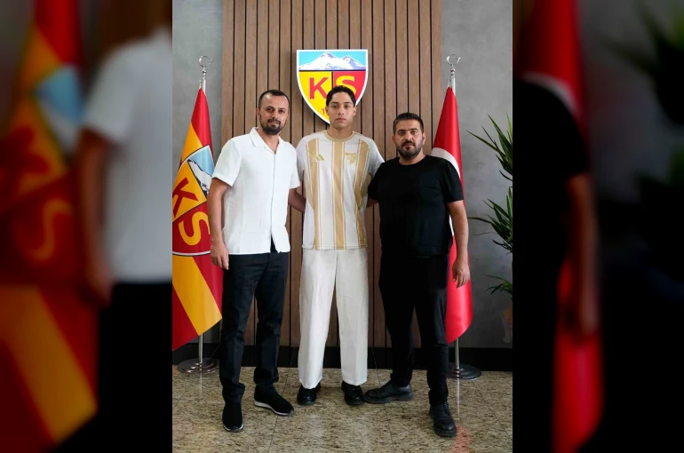 Kayserispor, Talha Sarıarslan ile 3 yıllık sözleşme imzalandı