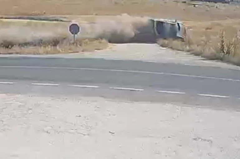 Kaza anının güvenlik kamerası görüntüleri görenleri dehşete düşürdü