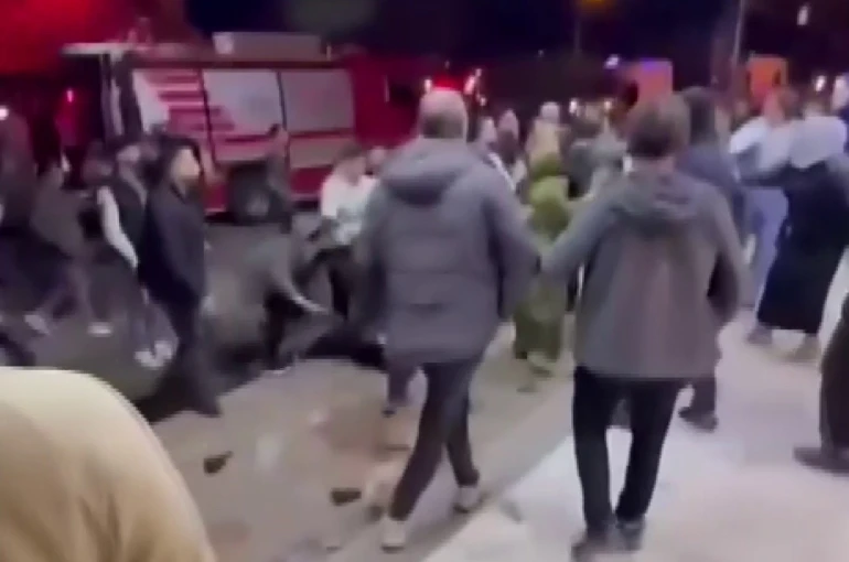 Kaza sonrası yaşanan kavga meydan savaşını aratmadı