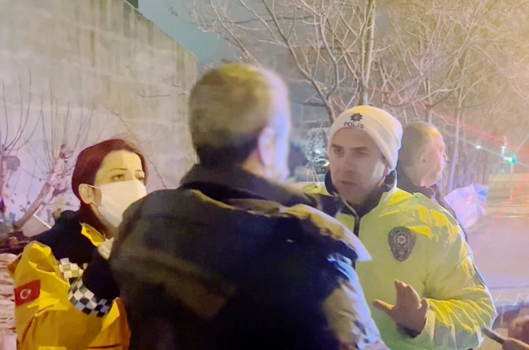 Kaza yapan alkollü sürücü, "Hepinizden özür diliyorum" diyerek hastaneye gitmeyi reddetti