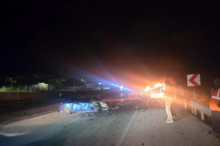 Kaza yapan otomobil alev aldı: 1 ölü, 5 yaralı