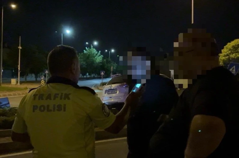 Kaza yapan sürücü yerine başkasını getirdi, kamera oyunu bozdu