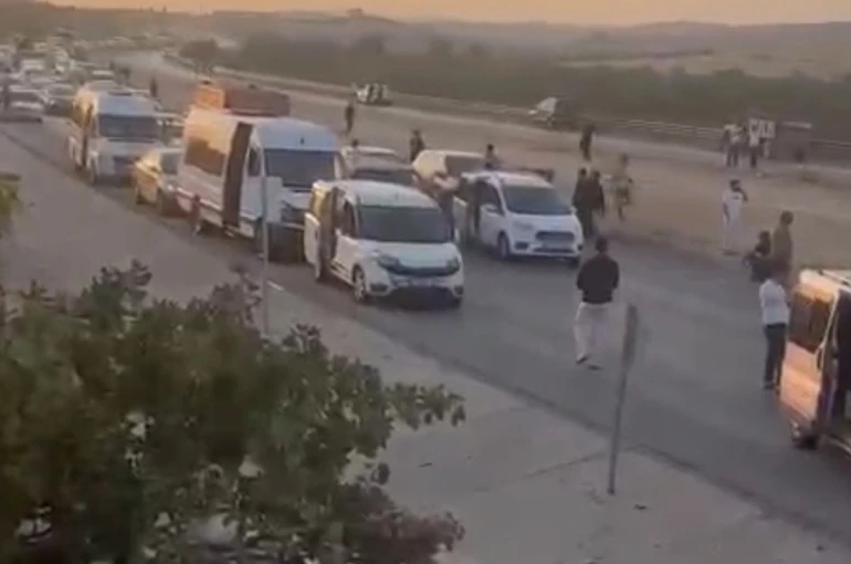 Kazada 3 kişinin hayatını kaybettiği Gaziantep-Nizip kara yolunda eylem