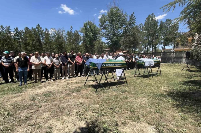 Kazada hayatını kaybeden anne ve kızı son yolculuğuna uğurlandı