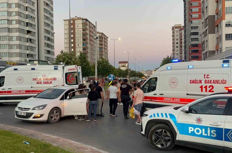 Kazada yaralanan motosiklet sürücüsüne ilk müdahale Çevik Kuvvet Şube Müdürü’nden