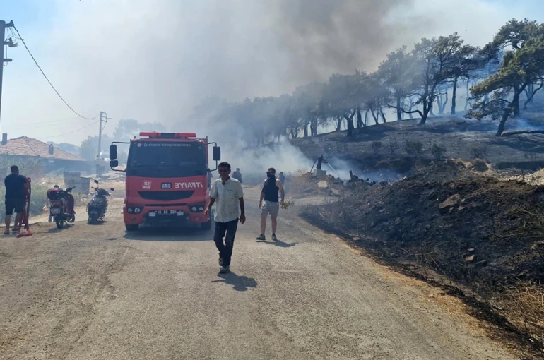 Kazdağları eteklerinde yangına 9 uçak 6 helikopter ile müdahale ediliyor
