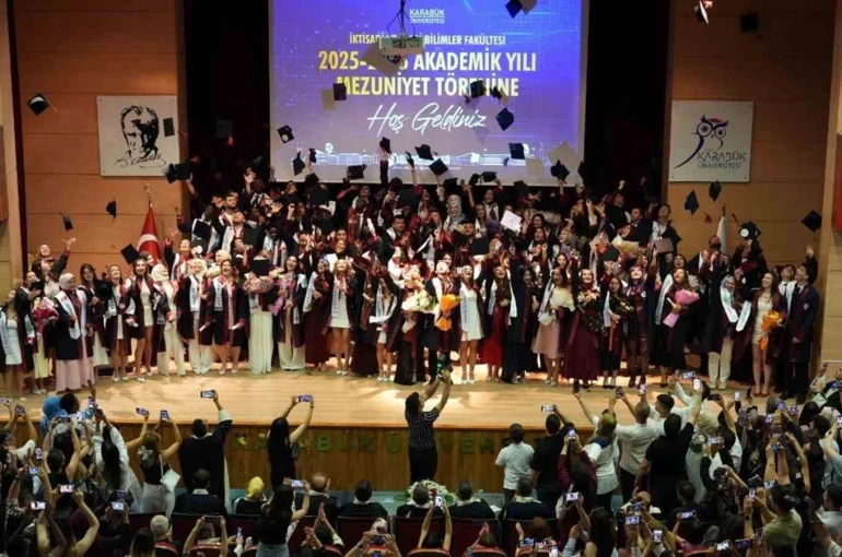 KBÜ İİBF mezunlarını geleceğe uğurladı