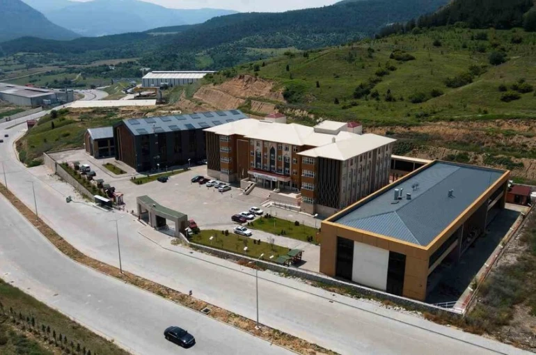 KBÜ’de eğiticilerin eğitimi tamamlandı