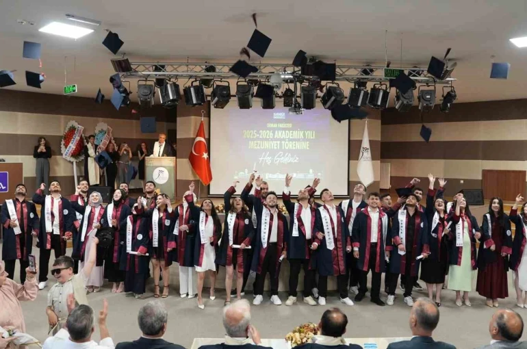 KBÜ’de mezuniyet coşkusu sürüyor: Orman mühendisleri, sosyal bilimciler ve diş hekimleri diplomalarını aldı