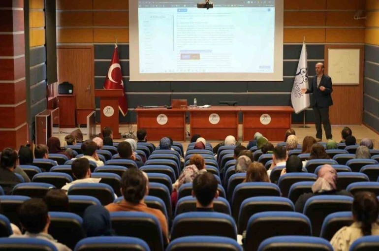 KBÜ’de tez yazım sürecine yönelik atölye çalışmaları sürüyor