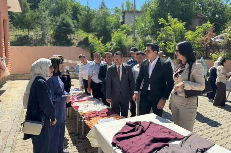Kemah’da Hayat Boyu Öğrenme Şenliği Sergisi açıldı