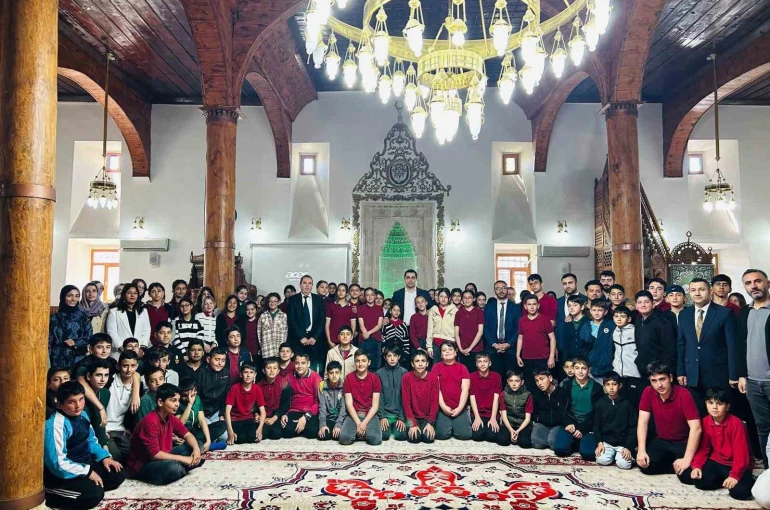 Kemah’ta değerler eğitimi camide gerçekleştirildi 