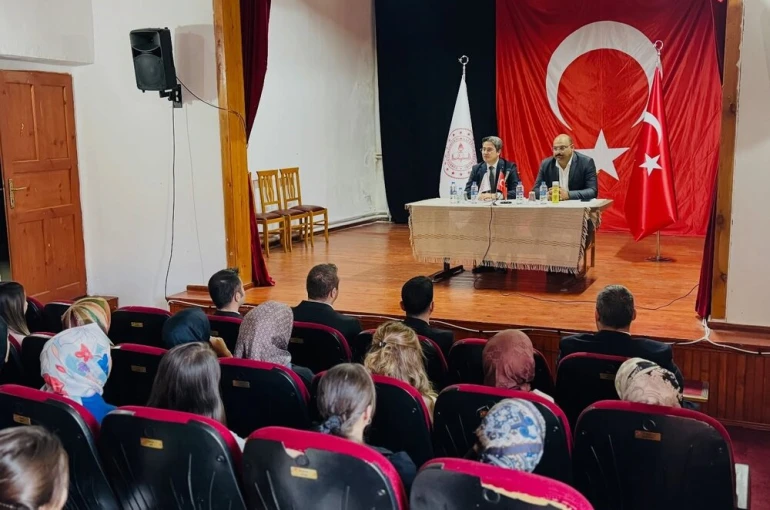 Kemaliye’de Eğitim-Öğretim Yılı İstişare Toplantısı yapıldı 