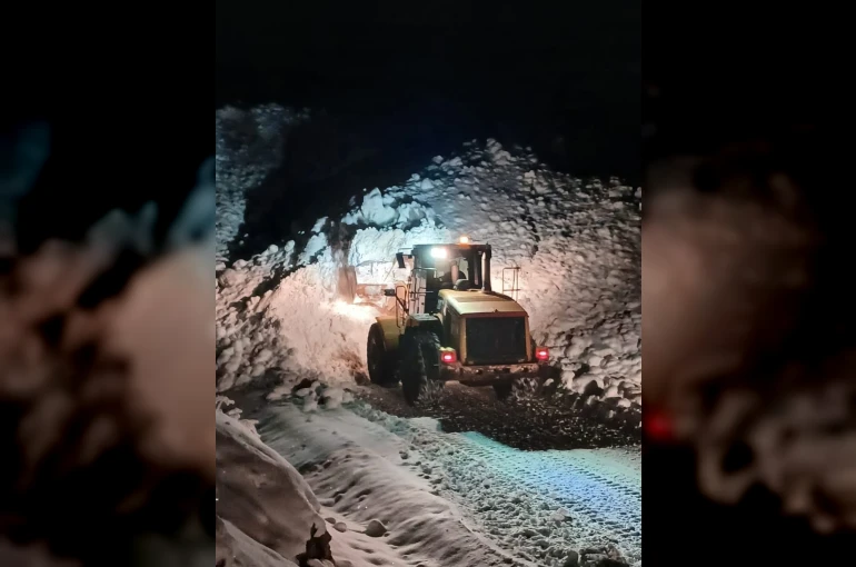 Kemaliye’de kapanan grup köy yolları ulaşıma açıldı