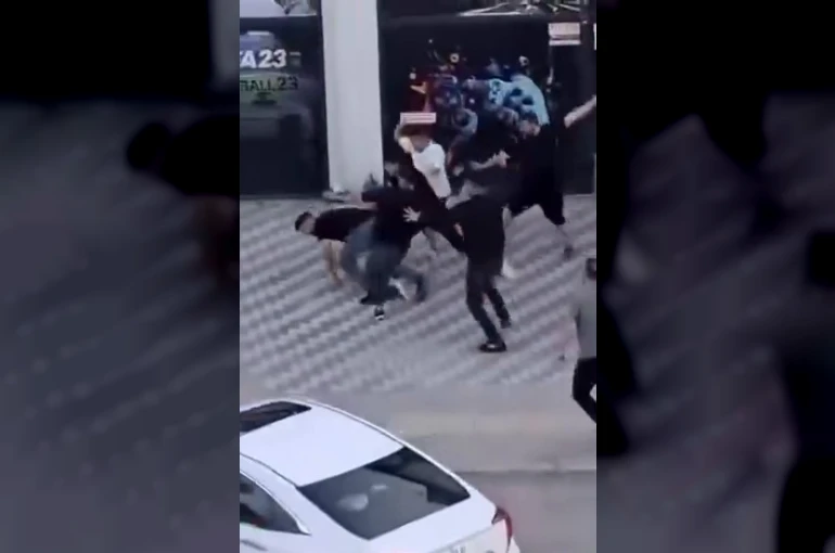 Kemer ve ıstakalarla birbirlerine saldırdılar