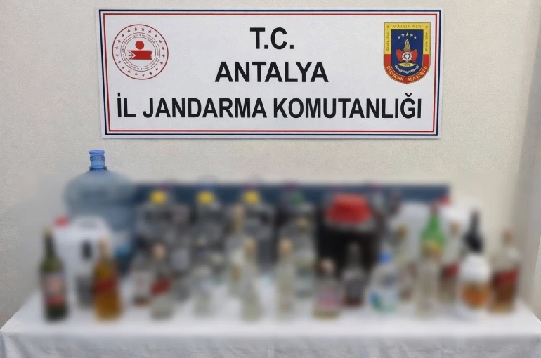 Kemer’de kaçak ve sahte içki ele geçirildi