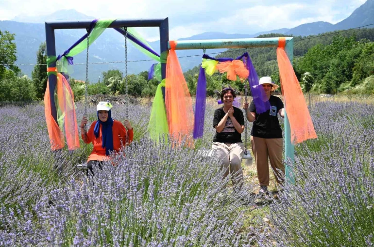 Kemer’de "Mor turizm" başlıyor