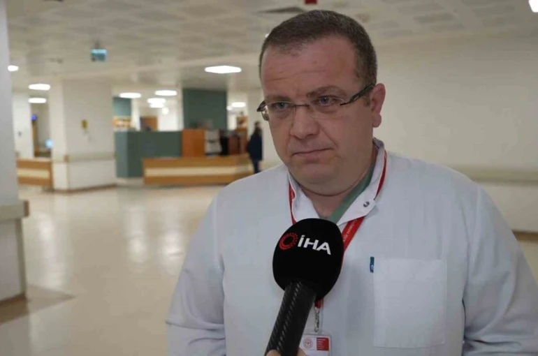 Kemik erimesine dikkat: 76 yaşındaki hasta, omurga kırığı ağrılarını fıtığa bağladı