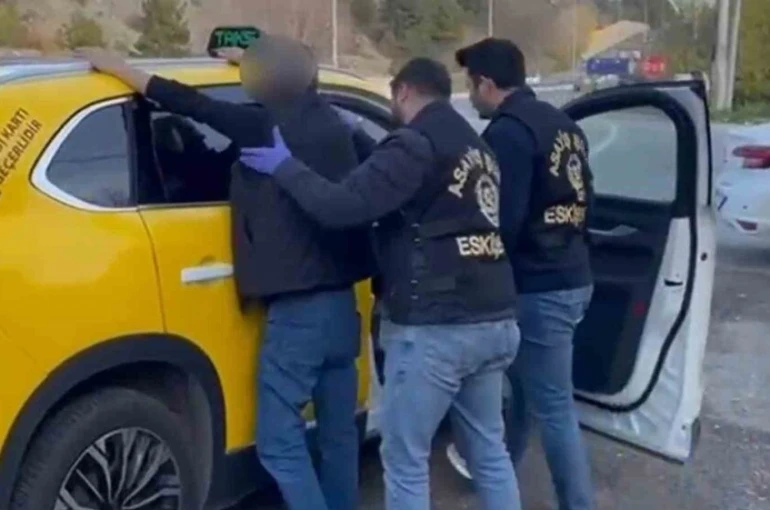 Kendilerini polis ve savcı olarak tanıtarak 558 bin liralık dolandırıcılık yapan şüpheliler yakalandı