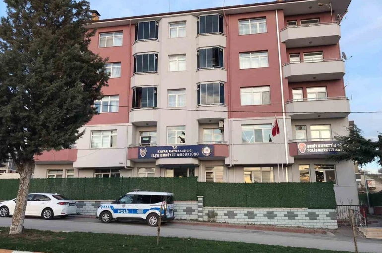 Kendini vuran polis memuru hayatını kaybetti