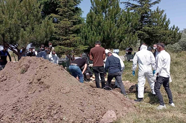 Kene tutunması sonucu ölen Dursun Almamış, KKKA tedbirleri alınarak defnedildi