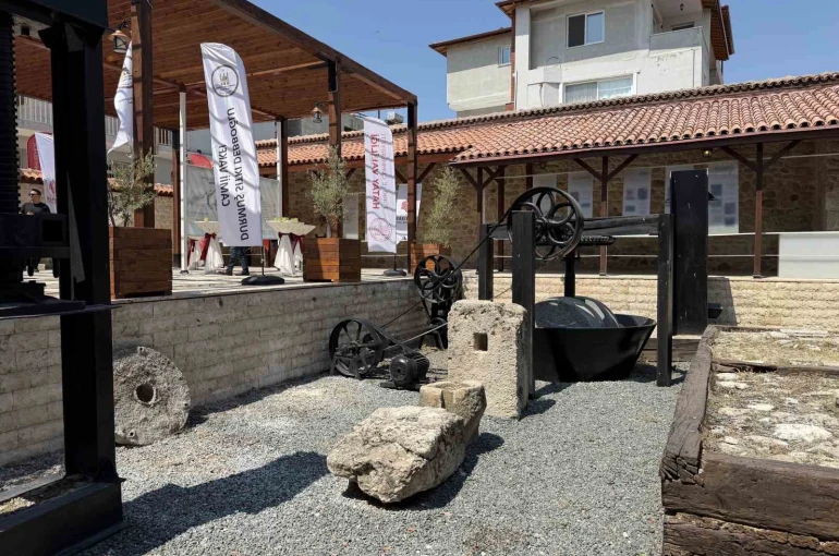 Kentin ilk zeytinyağı fabrikası olan tarihi yapı, depremde aldığı hasarların onarılmasıyla yeniden müze olarak açıldı