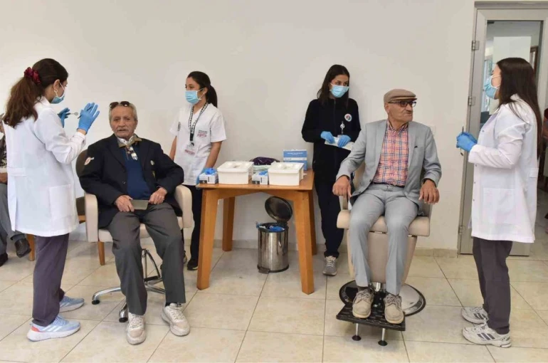 Kepez Belediyesi’nden huzurevi sakinlerine ağız ve diş sağlığı taraması