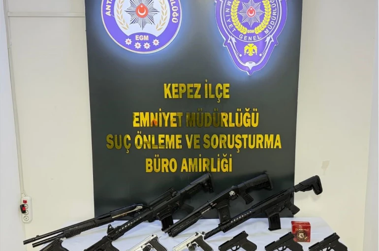 Kepez’de şafak operasyonu: 11 adrese eş zamanlı baskın