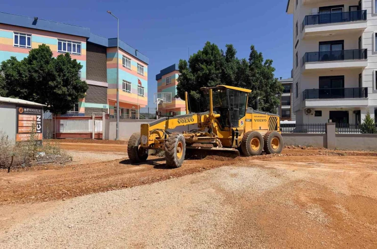 Kepez’den Demirel Mahallesi’nde 5 bin 170 metrelik sathi asfalt çalışması 