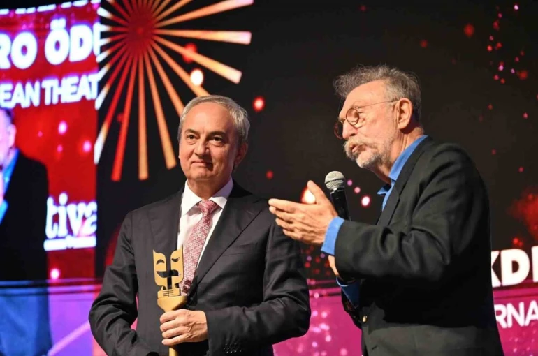 Kepez’in Uluslararası Akdeniz Tiyatro Ödülleri ilk kez sahiplerini buldu