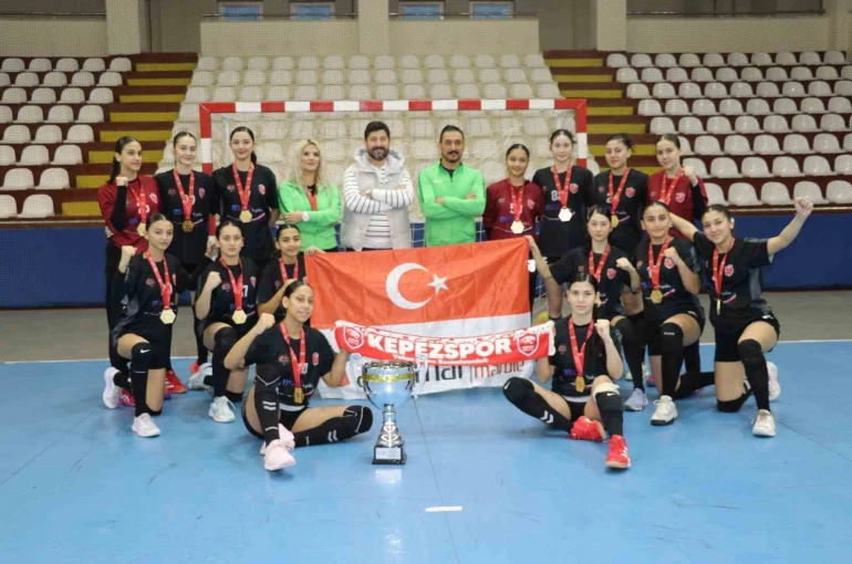 Kepez’in yıldız kızları hentbolda Türkiye şampiyonu
