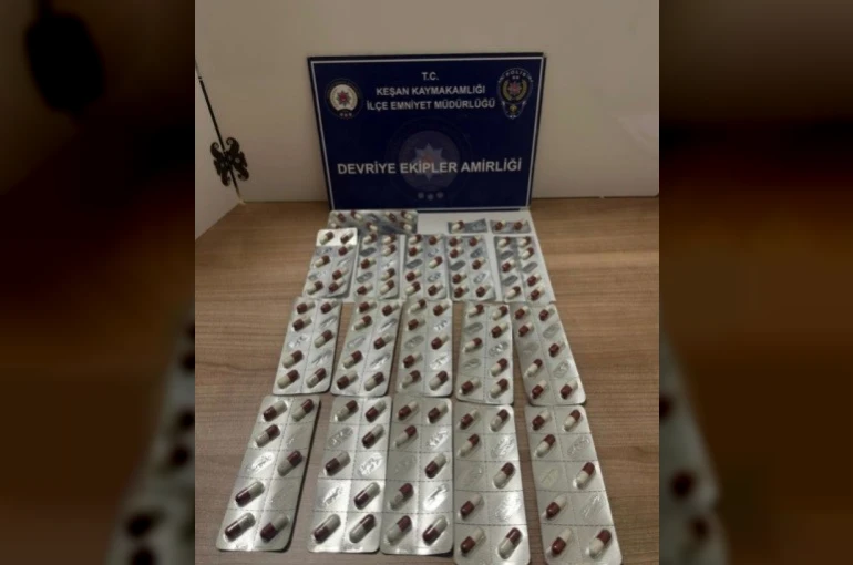 Keşan’da bir şüphelinin üzerinde 115 sentetik ecza ele geçirildi