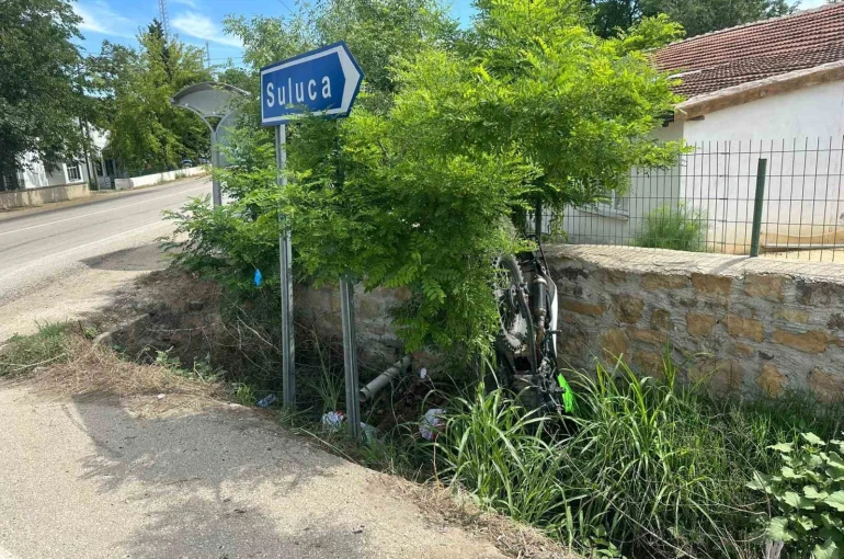 Keşan’da duvara çarpan motosikletli yaralandı