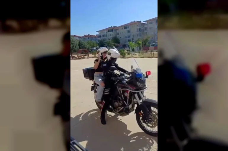 Keşan’da motosikletli polis timleri sınava geç kalan öğrencilerin imdadına yetişti