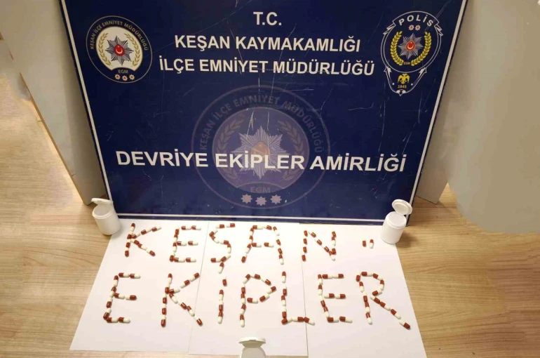 Keşan’da polisin arama yaptığı evde 120 adet sentetik ecza ele geçirildi