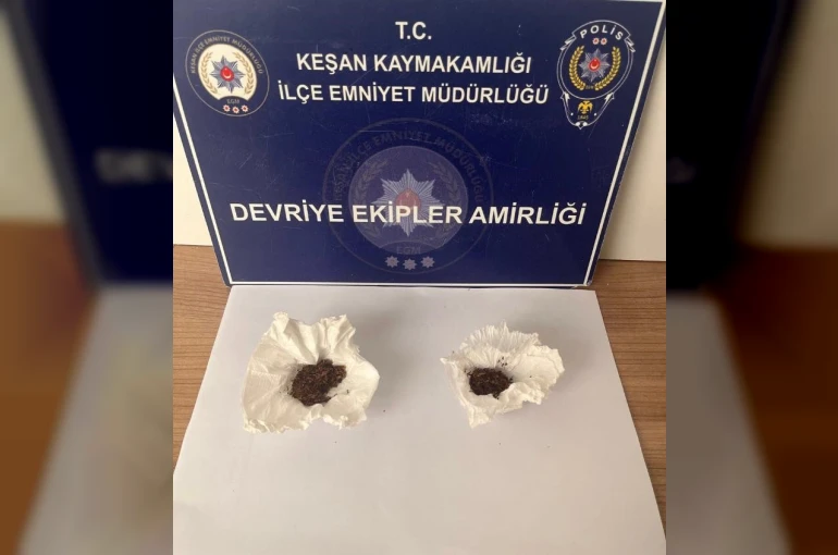 Keşan’da polisin durdurduğu 5 şüpheliden uyuşturucu madde ele geçirildi