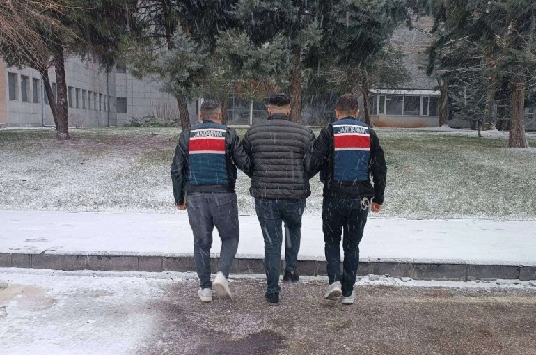 Kesinleşmiş 10’ar yıl cezayla aranan 2 şahıs yakalandı