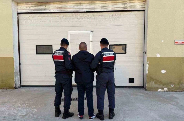 Kesinleşmiş hapis cezasıyla aranan 4 şahıs yakalandı
