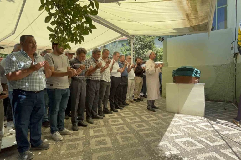 Kıbrıs Gazisi Ahmet Bacınak İzmir’de son yolculuğuna uğurlandı 