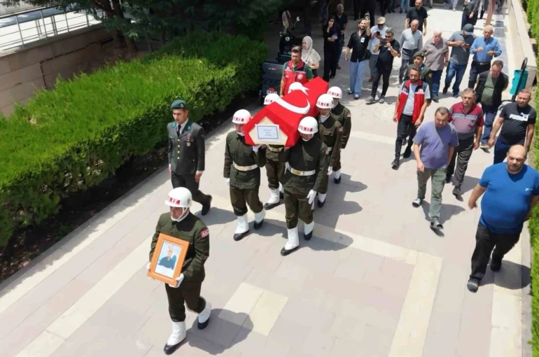 Kıbrıs Gazisi askeri törenle son yolculuğuna uğurlandı