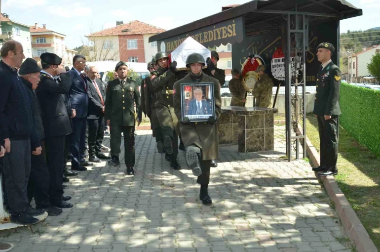 Kıbrıs gazisi, askeri törenle son yolculuğuna uğurlandı