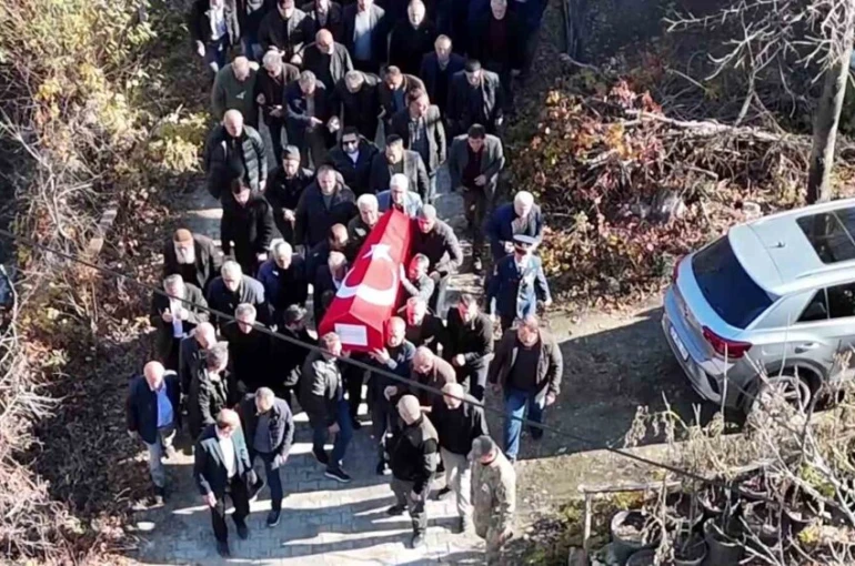 Kıbrıs Gazisi Karabey Eroğlu, son yolculuğuna uğurlandı