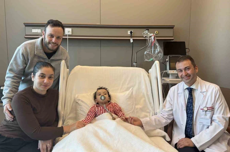 Kıbrıs’tan gelen küçük bir kalp, zamanında müdahalelerle sağlığına kavuştu