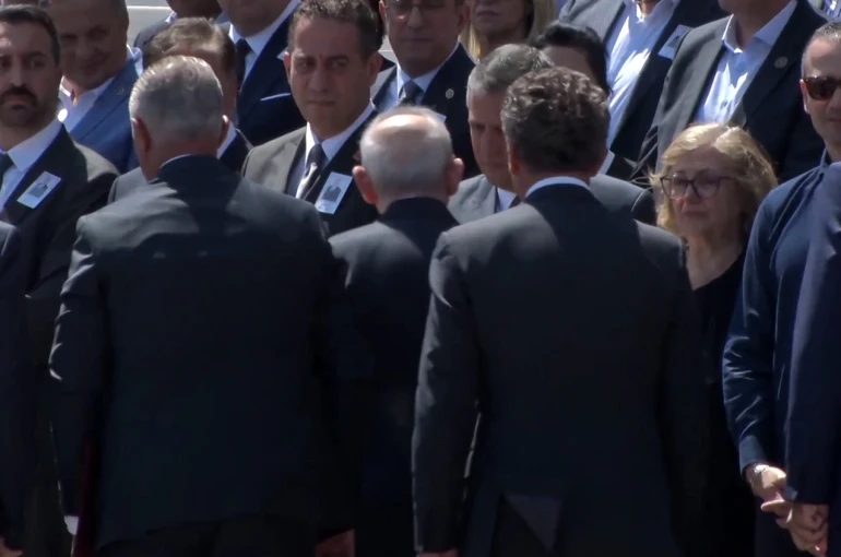 Kılıçdaroğlu ve Özel, mutlak butlan kararından sonra ilk kez cenaze töreninde yan yana geldi