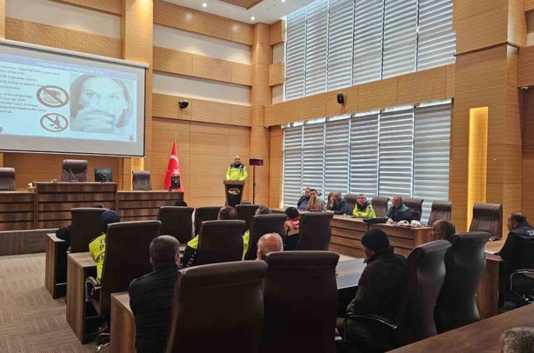 Kilis’te hafriyat taşıyan araçlara yönelik eğitim verildi